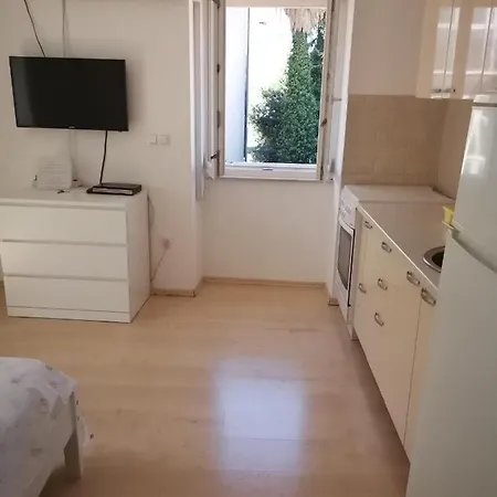 Modern In A Superb Location 아파트 스플리트