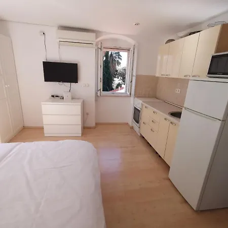 Modern In A Superb Location 아파트 스플리트