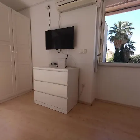 Modern In A Superb Location 아파트