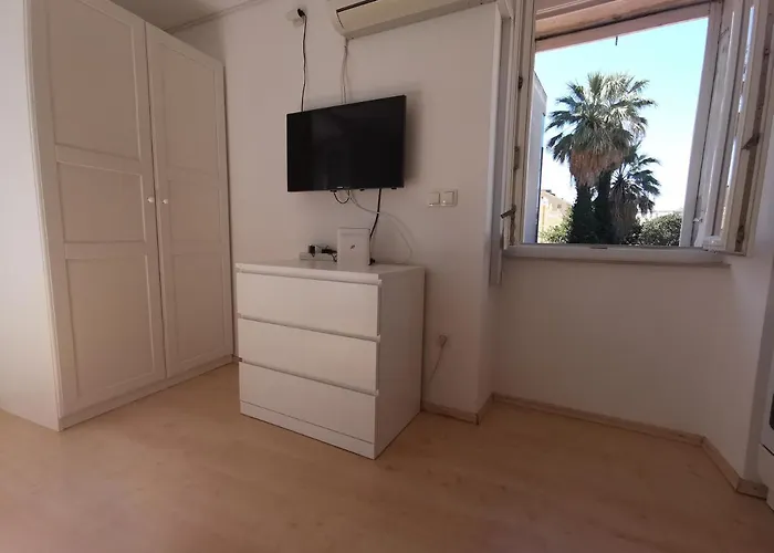 Modern In A Superb Location 아파트